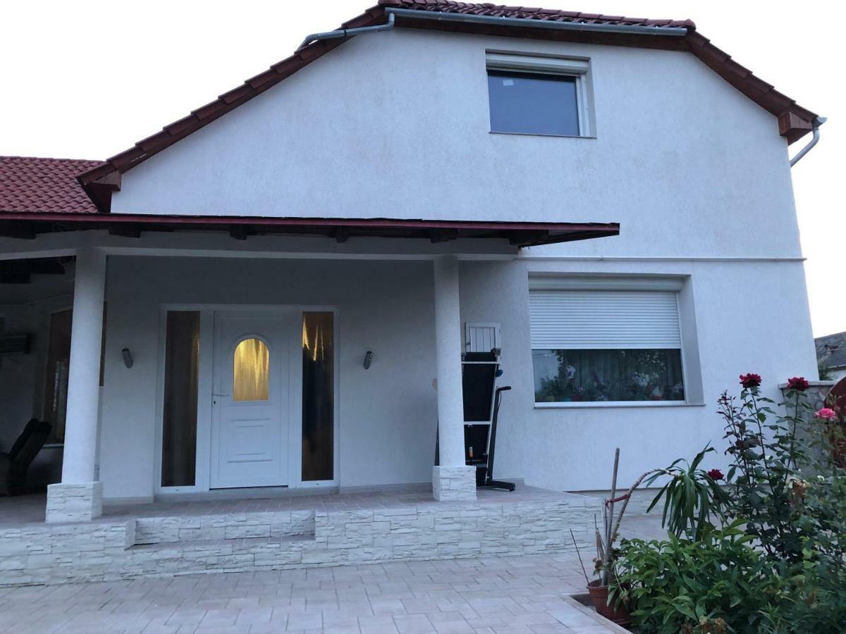 Battonya House Apartment Exterior photo